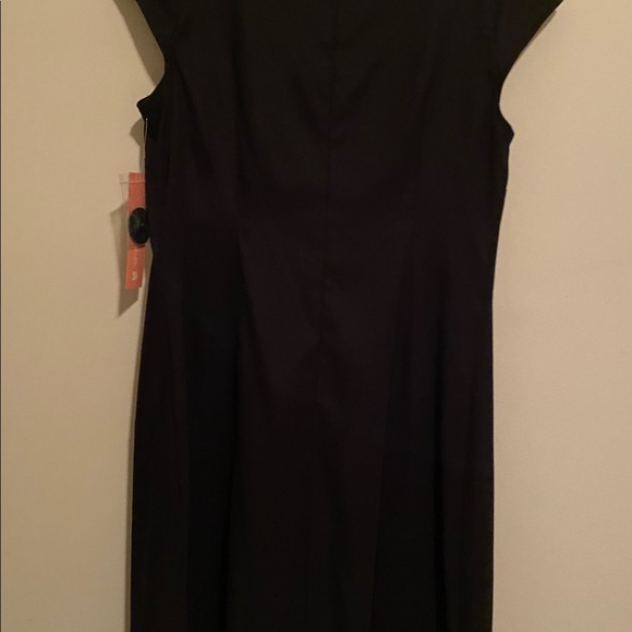 Black Dress w/2 front pockets - Picture 5 of 5